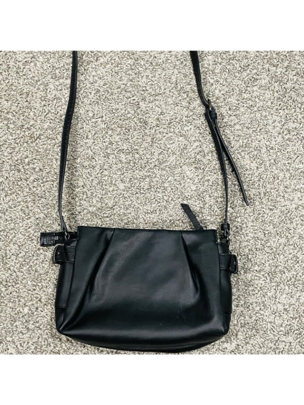 Simply Vera Womens Purse Vera Wang Black PU Leather Multi Pocket Shoulder Bag - Picture 2 of 10